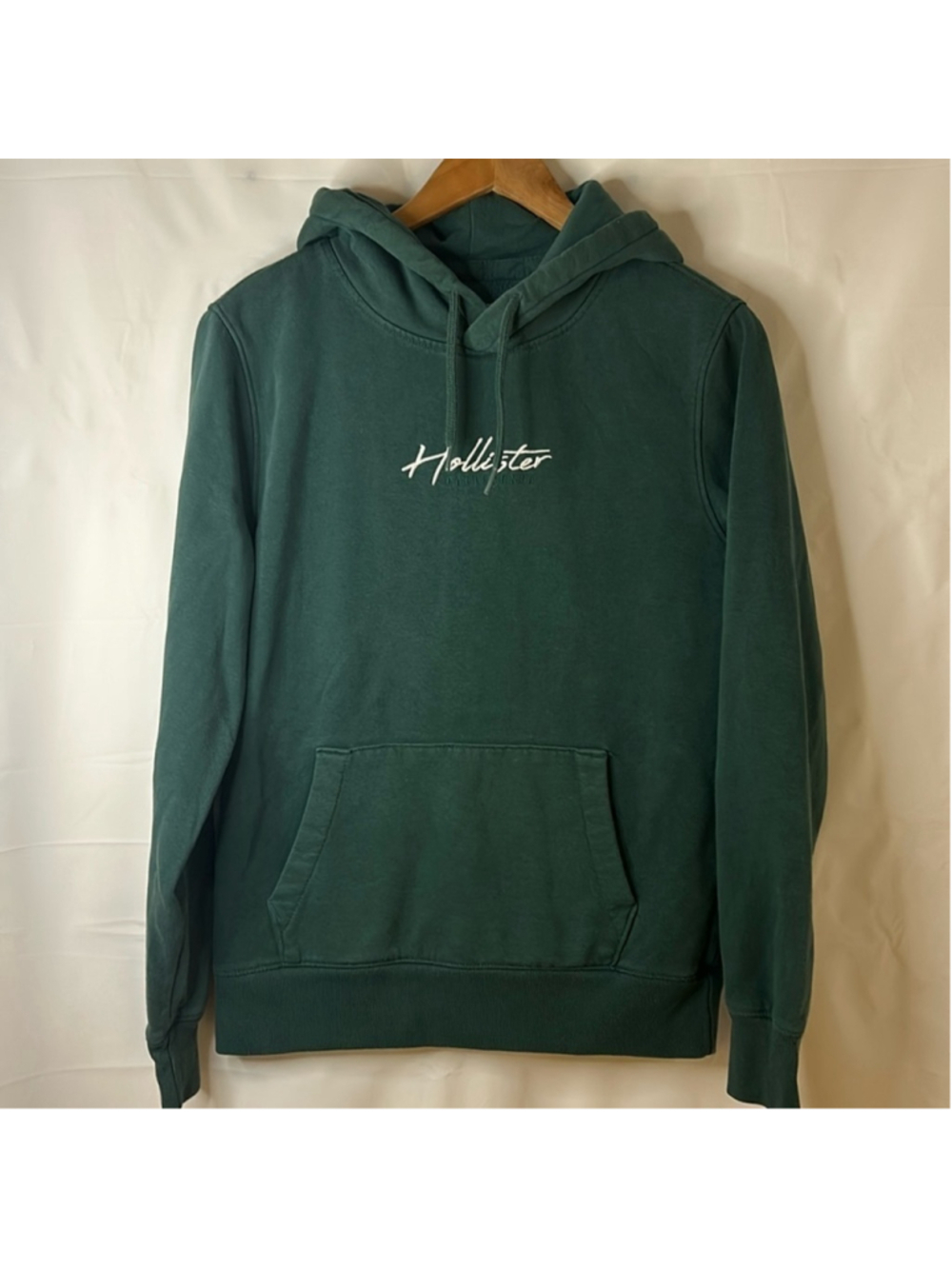 Hollister California hoodie men’s size small comfort warm must have collection